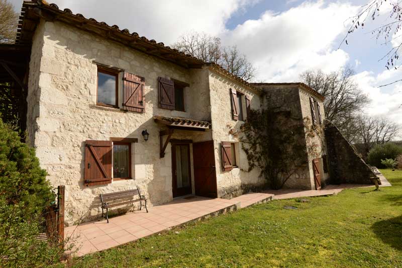 fine-stone-country-houses-and-traditional-homes-for-sale-in-france