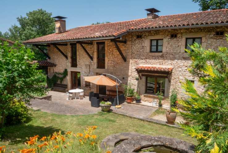 fine-stone-country-houses-and-traditional-homes-for-sale-in-france